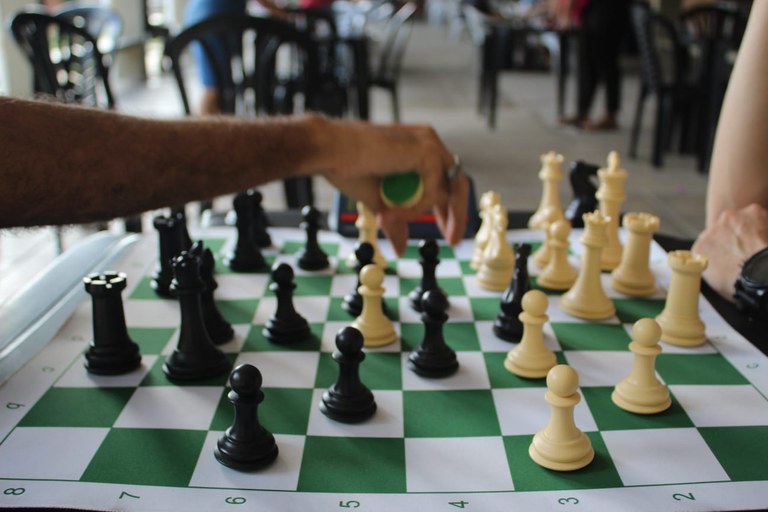 Movimentação e Estratégias. Por Mateus David Finco, em 27 de fevereiro de 2024, no Centro de Educação/UFPB. Projeto O Xadrez e suas Potencialidades de Aprendizagem. Movimentação e Estratégias. Por Mateus David Finco, em 27 de fevereiro de 2024, no Centro de Educação/UFPB. Projeto O Xadrez e suas Potencialidades de Aprendizagem.