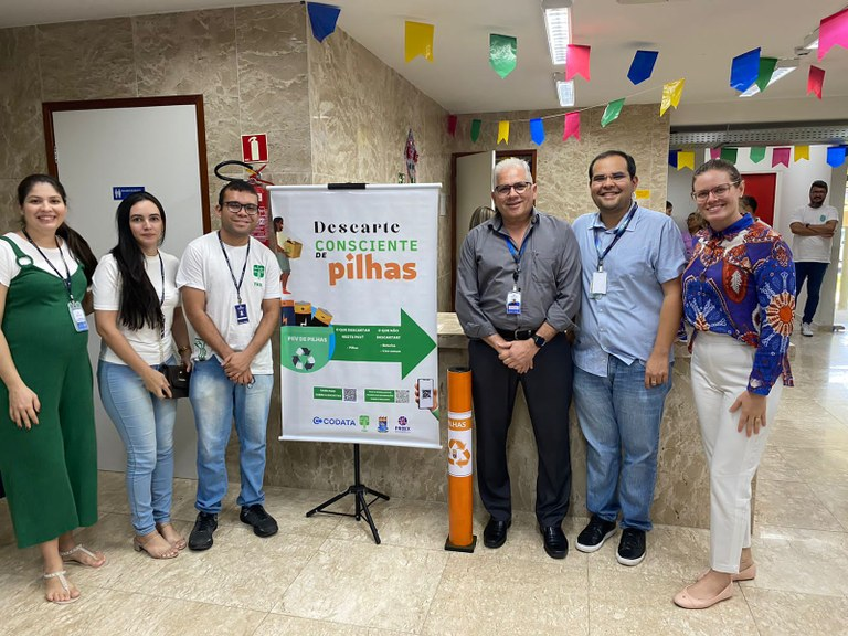 Na foto os membros do TREE e os representantes da CODATA.
