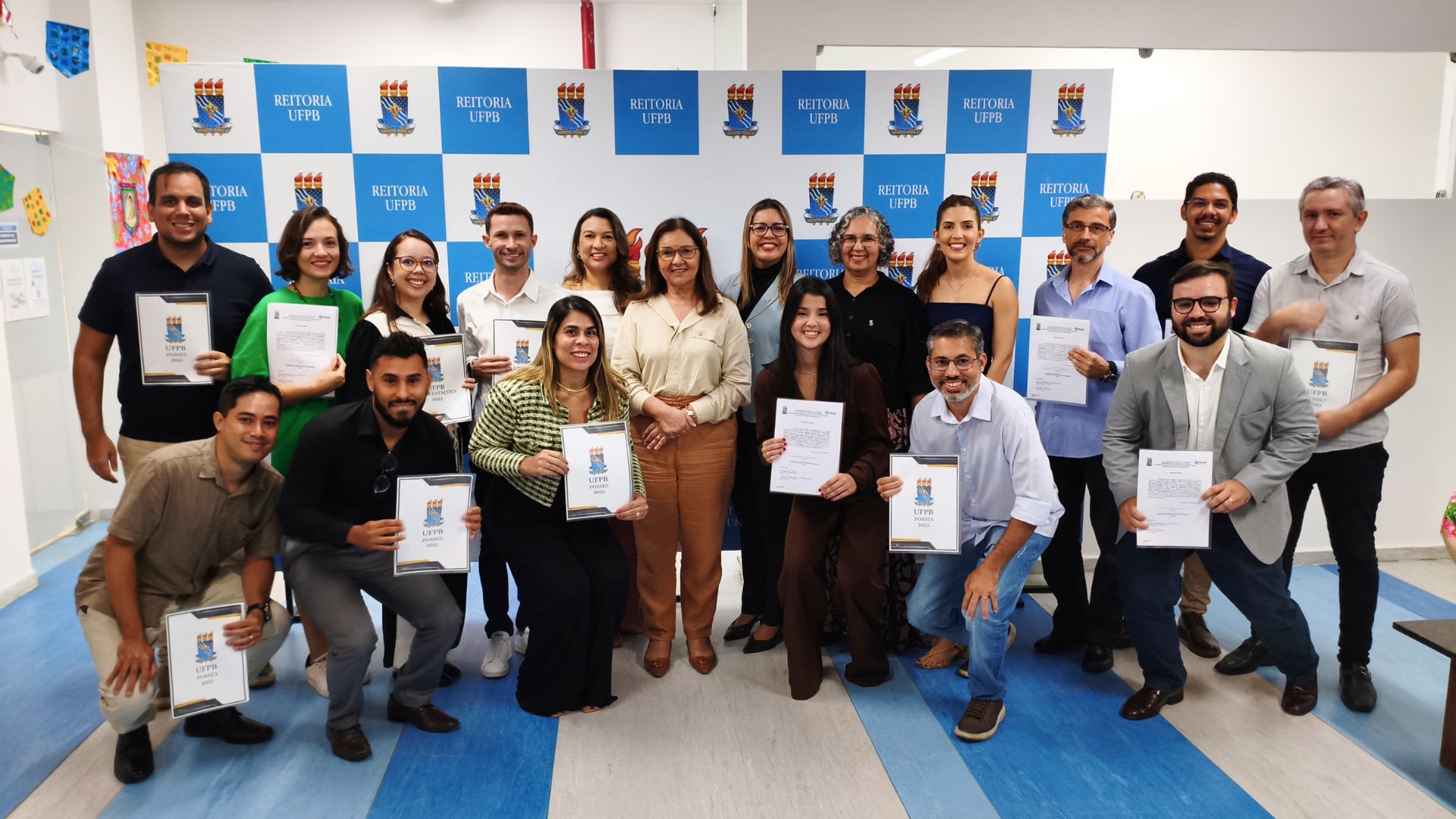 Técnicos-administrativos e docentes tomam posse em cerimônia na UFPB