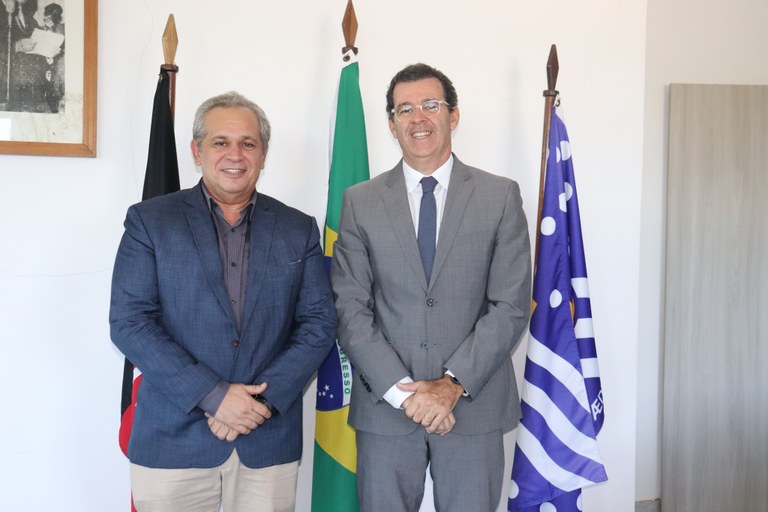 UFPB RECEBE VISITA DO DESEMBARGADOR OSWALDO TRIGUEIRO FILHO PARA TRATAR SOBRE JUSTIÇA RESTAURATIVA UFPB RECEBE VISITA DO DESEMBARGADOR OSWALDO TRIGUEIRO FILHO PARA TRATAR SOBRE JUSTIÇA RESTAURATIVA