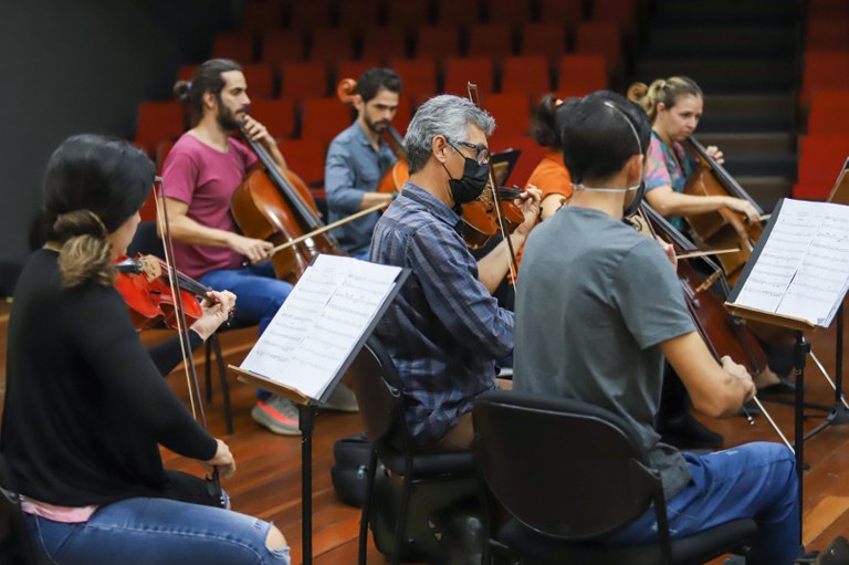 Ensaio Orquestra e Maestro Paul Chou (EUA) Ensaio Orquestra e Maestro Paul Chou (EUA)