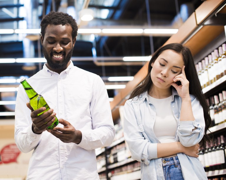 ALIMENTAÇÃO BÁSICA É QUASE 5 VEZES MAIS CARA DO QUE CONSUMO EXAGERADO DE BEBIDAS ALCOÓLICAS, DIZ ESTUDO DA UFPB ALIMENTAÇÃO BÁSICA É QUASE 5 VEZES MAIS CARA DO QUE CONSUMO EXAGERADO DE BEBIDAS ALCOÓLICAS, DIZ ESTUDO DA UFPB