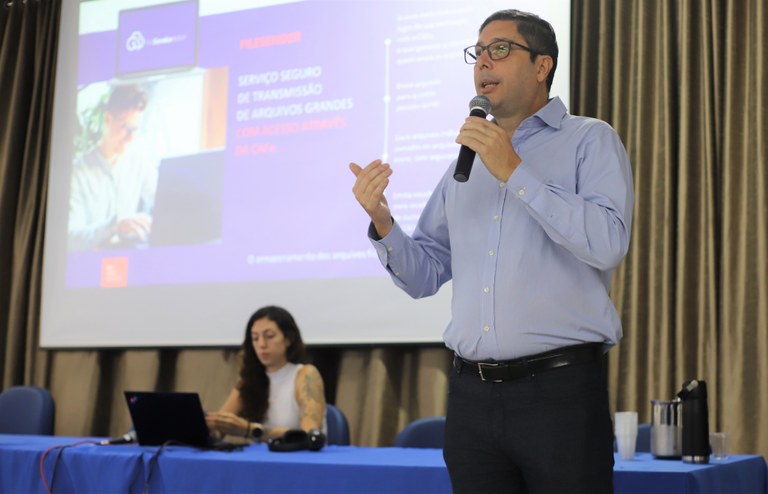 DEMONSTRAÇÃO DE FERRAMENTAS DE TICS MARCA VISITA DA REDE NACIONAL DE ENSINO E PESQUISA À UFPB DEMONSTRAÇÃO DE FERRAMENTAS DE TICS MARCA VISITA DA REDE NACIONAL DE ENSINO E PESQUISA À UFPB