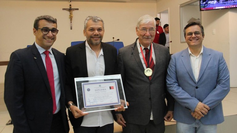 Professor da UFPB recebe homenagem da Assembleia Legislativa da Paraíba