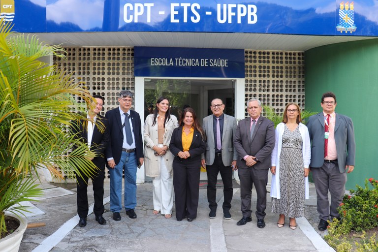 SECRETÁRIO DO MEC ASSUME COMPROMISSO DE DESTINAR RECURSOS PARA EDUCAÇÃO PROFISSIONAL E TECNOLÓGICA NA UFPB SECRETÁRIO DO MEC ASSUME COMPROMISSO DE DESTINAR RECURSOS PARA EDUCAÇÃO PROFISSIONAL E TECNOLÓGICA NA UFPB