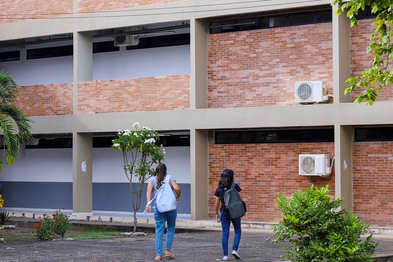 UFPB ABRE 1.085 VAGAS PARA CONCESSÃO DE AUXÍLIOS ESTUDANTIS DISTRIBUÍDOS EM SEUS QUATRO CAMPI UFPB ABRE 1.085 VAGAS PARA CONCESSÃO DE AUXÍLIOS ESTUDANTIS DISTRIBUÍDOS EM SEUS QUATRO CAMPI