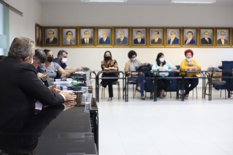 UFPB DIALOGA COM REPRESENTANTES DE ASSOCIAÇÕES DE DOCENTES E DE CESSIONÁRIOS E PERMISSIONÁRIOS UFPB DIALOGA COM REPRESENTANTES DE ASSOCIAÇÕES DE DOCENTES E DE CESSIONÁRIOS E PERMISSIONÁRIOS
