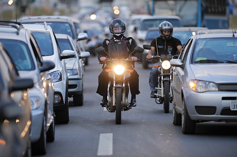 UFPB OFERECE CURSO GRATUITO, COM 240 VAGAS, SOBRE EDUCAÇÃO E SAÚDE NO TRÂNSITO PARA CONDUTORES DE MOTOCICLETAS UFPB OFERECE CURSO GRATUITO, COM 240 VAGAS, SOBRE EDUCAÇÃO E SAÚDE NO TRÂNSITO PARA CONDUTORES DE MOTOCICLETAS