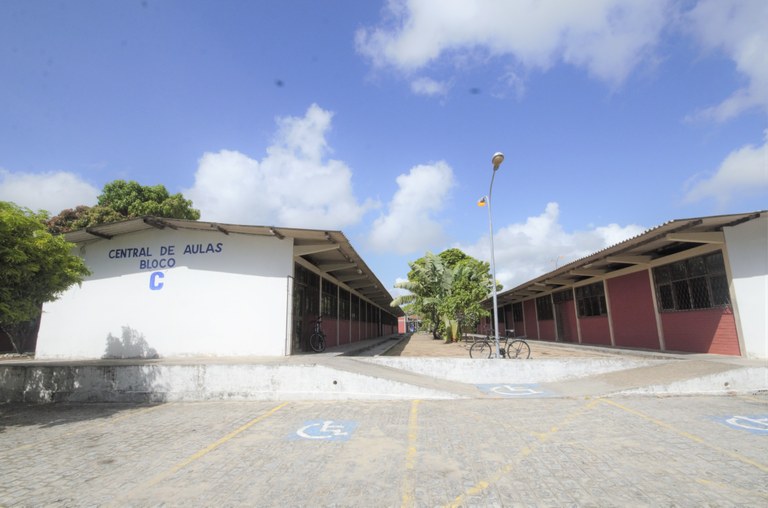 UFPB ORIENTA COMUNIDADE ACADÊMICA QUANTO AO USO DE ESPAÇO EM DIA DE EXAMES E CONCURSOS UFPB ORIENTA COMUNIDADE ACADÊMICA QUANTO AO USO DE ESPAÇO EM DIA DE EXAMES E CONCURSOS