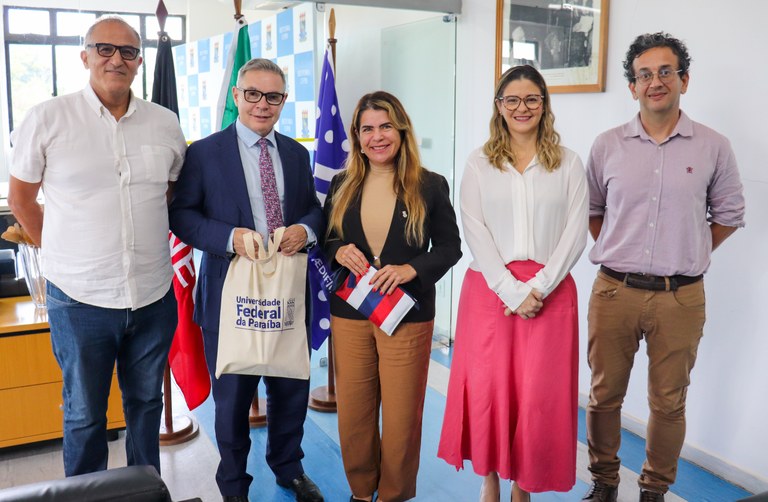 UFPB recebe visita do Cônsul-Geral da França em Recife para diálogo sobre cooperação internacional UFPB recebe visita do Cônsul-Geral da França em Recife para diálogo sobre cooperação internacional