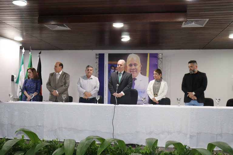 VICE-REITORA DA UFPB PARTICIPA DE LANÇAMENTO DE LIVRO DE MARCELO QUEIROGA, EX-MINISTRO DA SAÚDE Selecione o idioma VICE-REITORA DA UFPB PARTICIPA DE LANÇAMENTO DE LIVRO DE MARCELO QUEIROGA, EX-MINISTRO DA SAÚDE Selecione o idioma