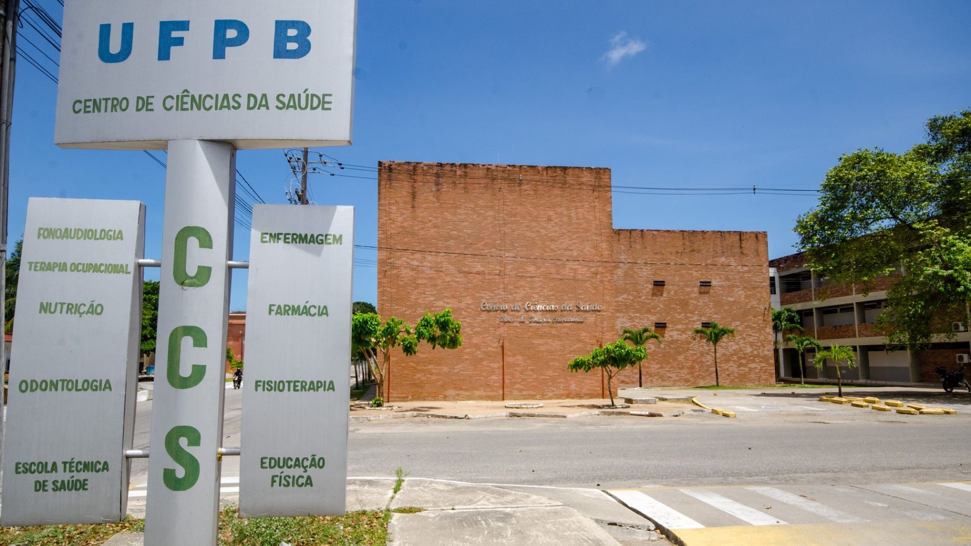 UFPB abre seleção com 12 vagas para curso de Especialização em Implantodontia com início em 2025
